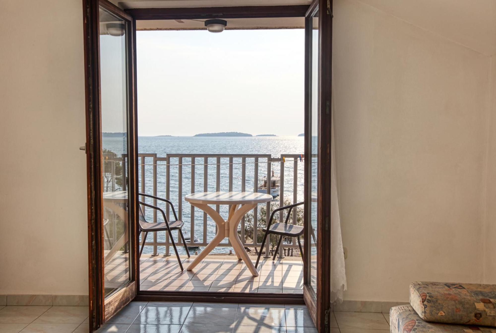 Apartments By The Sea Brodarica, Sibenik - 13615 الغرفة الصورة